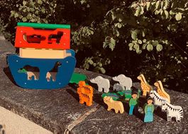 Arche Noah mit vielen Tieren, massiv Holz
