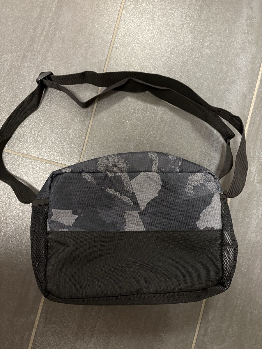Fox Borse: Fox Racing Exploit Essential Messenger Bag Black – Usato da Rümlang venduto da svent 4