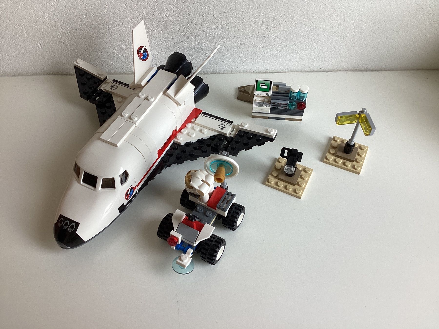 Lego Spielzeuge: Lego City Space Starter Set 60077 und Space Shuttle 60078 – Gebraucht aus Marbach SG von hibou22