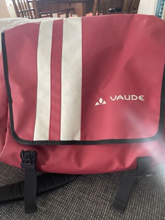 Vaude Tasche Messenger Bag rot-weiss mit Gebrauchsspu