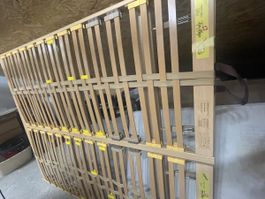 Komplettes Bett mit Matratze und Lattenrost