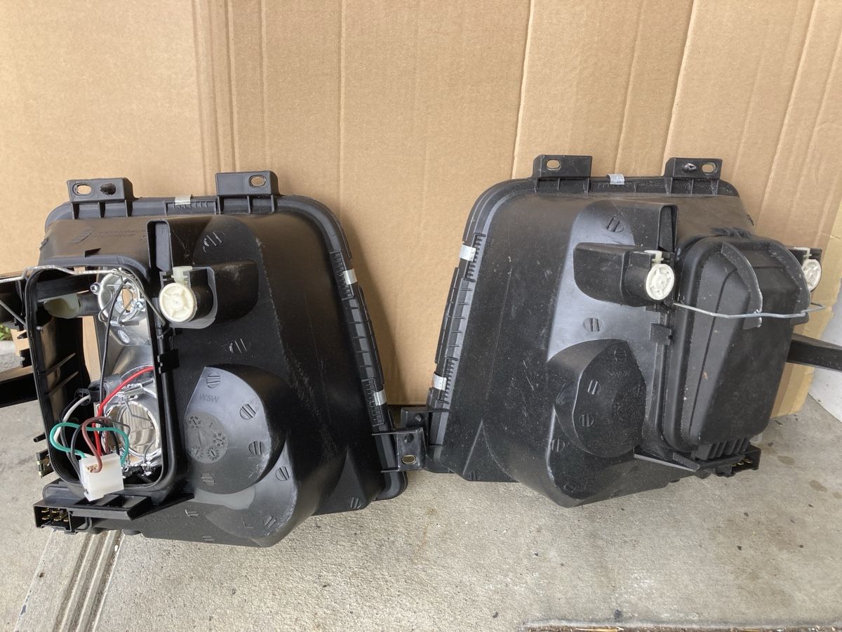 VW Tutti pezzi di ricambio auto: vw lt scheinwerfer L und R – Usato da FRIBOURG venduto da Boris004 1