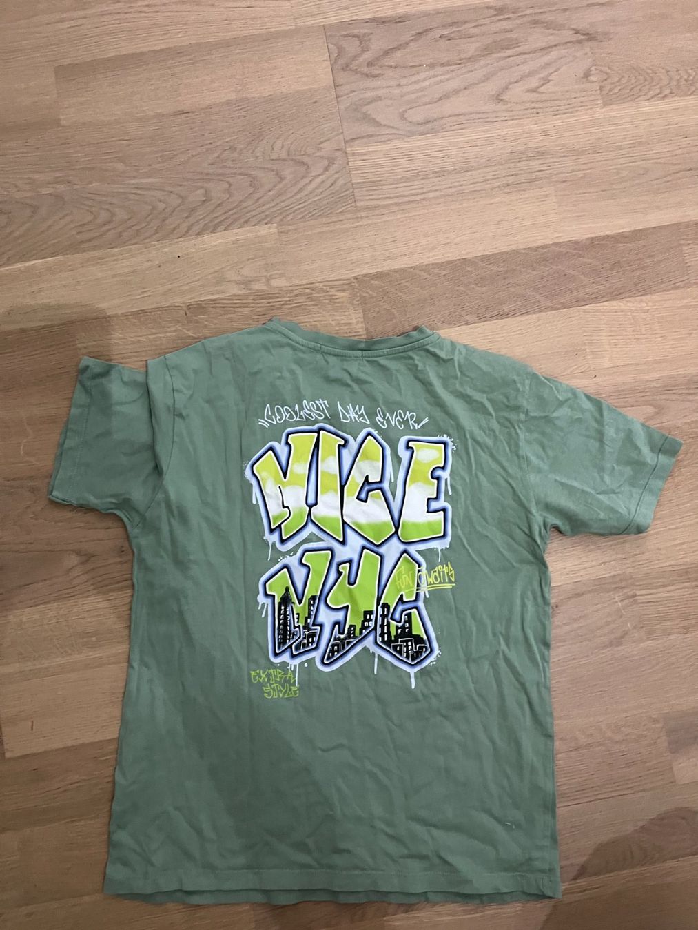 Camicie, T-shirt & Polo: T-Shirt Gr. 140; volle Farbe – Usato da Oberrieden venduto da mcl_g5vk