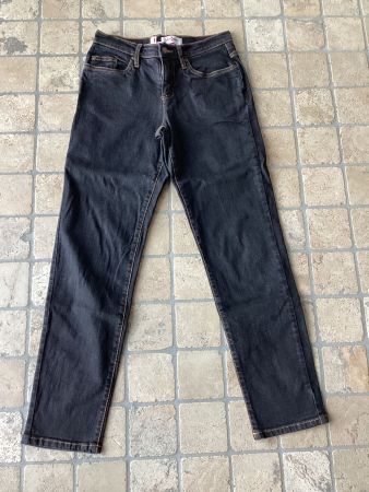 Jeanshose schwarz, gelb abgesteppt, Gr. 36, John Baner
