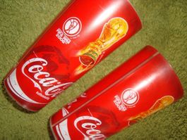 Hologram Coca Cola 2 Becher FiFA WM 2006 Germany TM FiFA'74