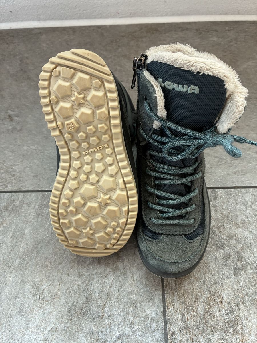 Lowa Schuhe für Jungen: Lowa Winterschuhe Gr. 26 – Gebraucht aus Ruschein von CalmAir 1