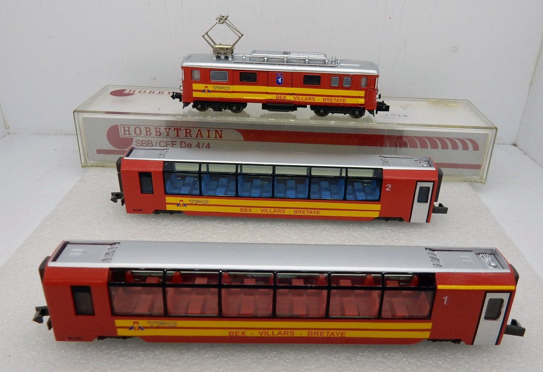 Kato Modellini di ferrovie: N  "BVB"  Motrice  De 4/4 + 2 voitures Panoramiques – Usato da Locarno venduto da Gudrun2