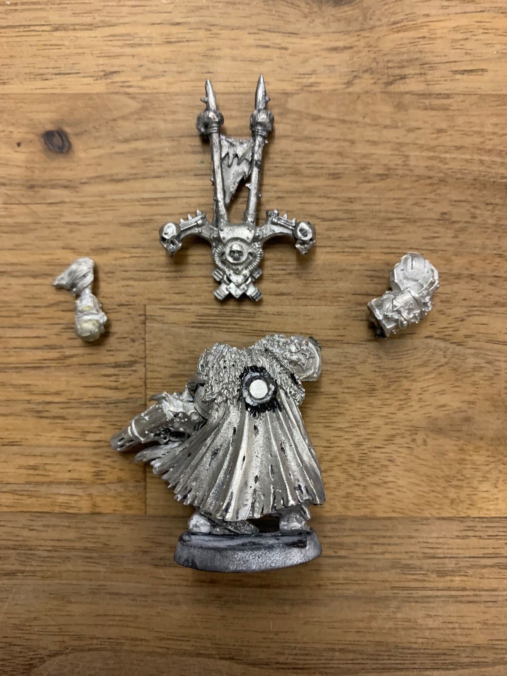 Statuette: Warhammer 40000 Chaos Space Marines General – Usato da Winterthur venduto da Compiorg 2