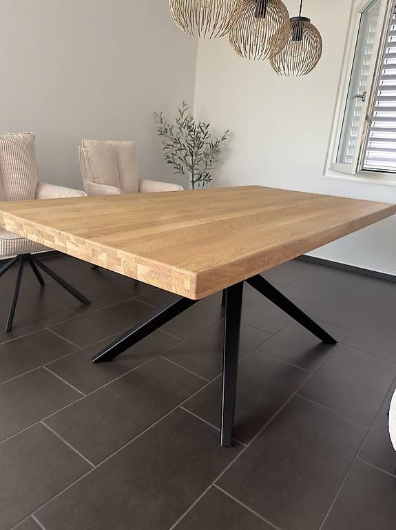 Tables: Massiver Eichenholztisch  Esstisch – D'occasion à Nebikon par nmi_nkl6