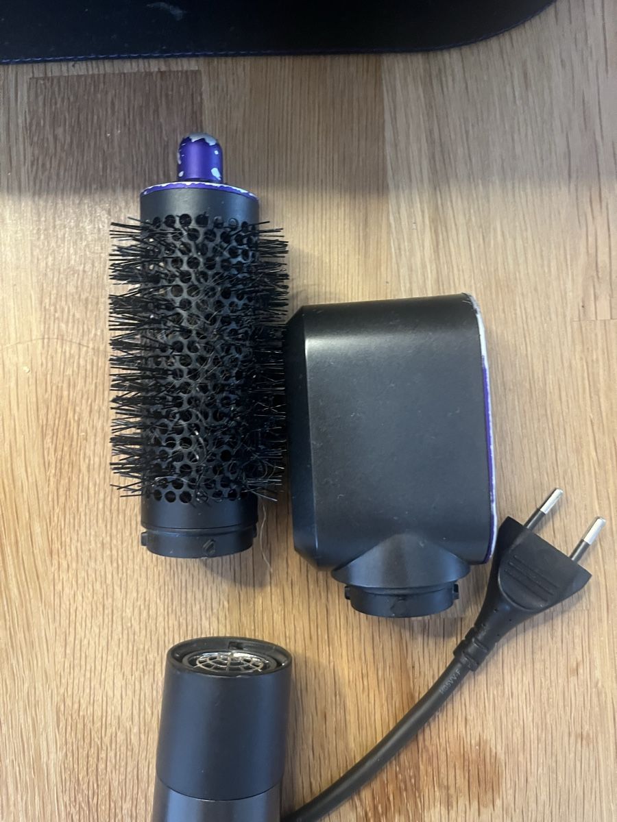 Dyson Föhn: Dyson Airwrap defekt – Defekt aus Wetzikon ZH von Janine.no 1