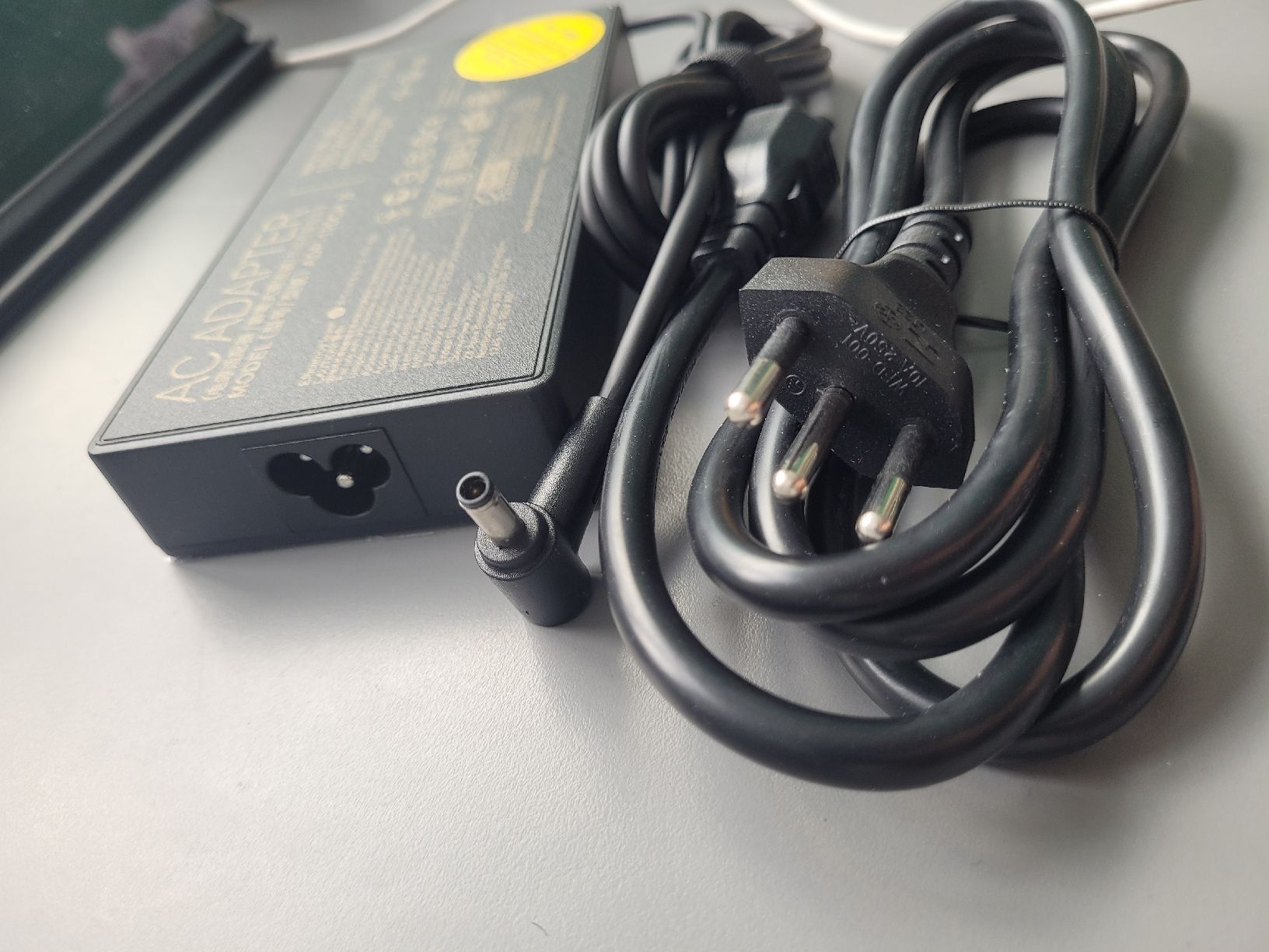 Asus Caricabatterie: chargeur ordinateur Asus – Nuovo e nell'imballaggio originale da Lausanne venduto da luz_w2k5 1