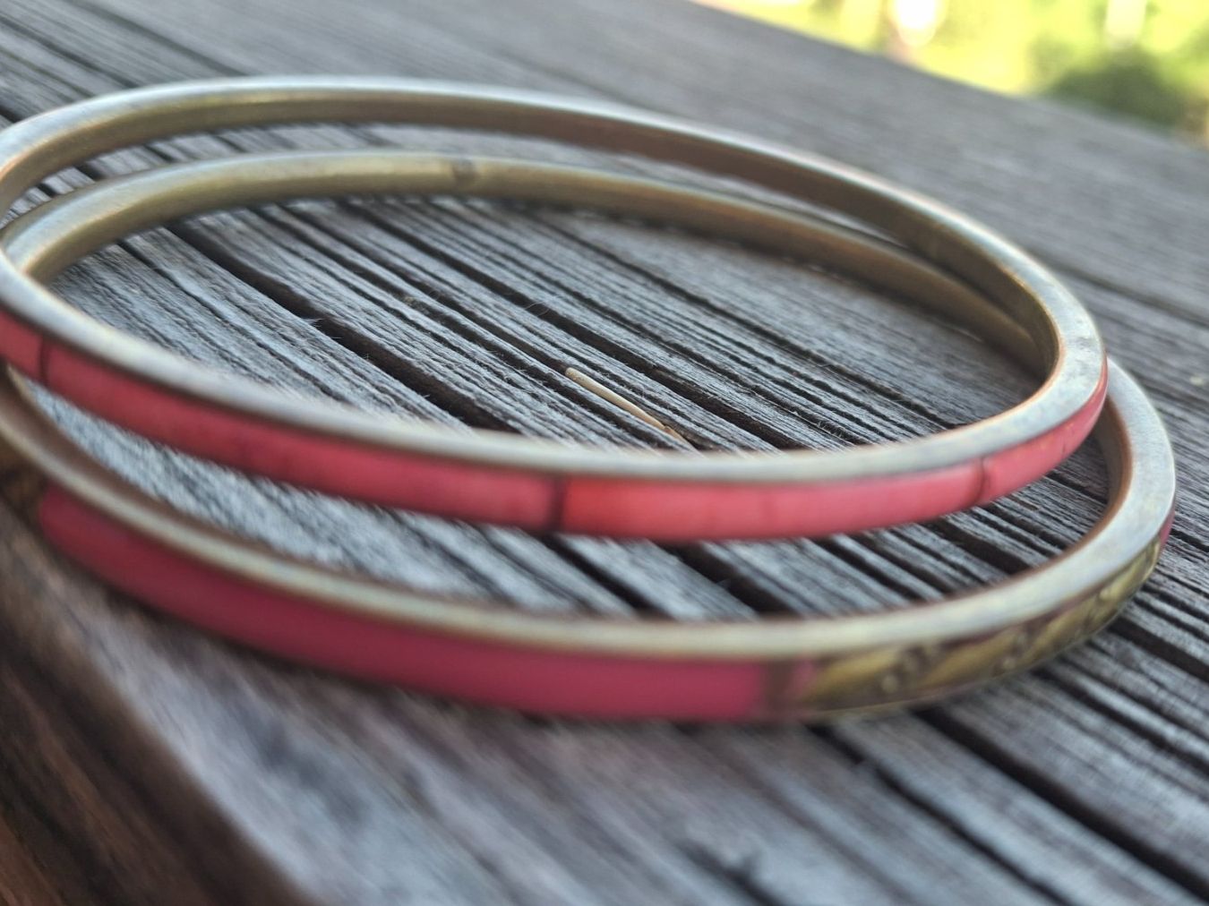Bracciali & Braccialetti: Zwei Vintage Messing & Perlmut Armreif Chunky Bangle Gr. S – Usato da Münchenbuchsee venduto da babilibern 1