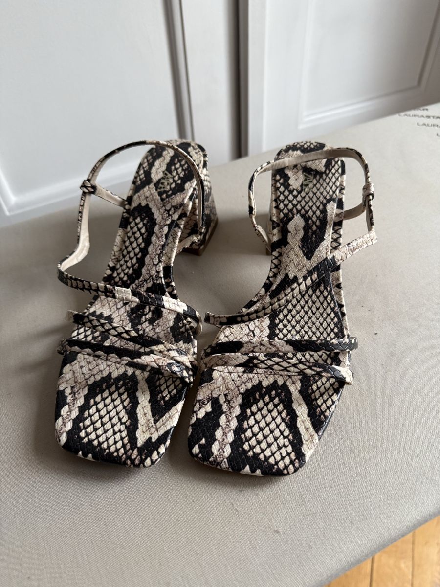 Zara Scarpe da donna: Zara Sandals Size 40 - New - Never Worn – Nuovo (secondo la descrizione) da Genève venduto da jul_5xsn