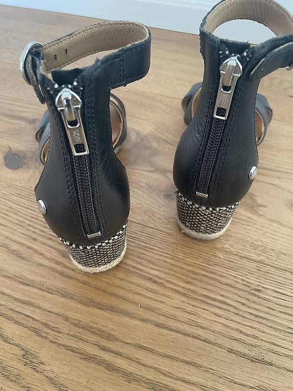 Ugg Damenschuhe: UGG Sandalen neu – Gebraucht aus Renens VD von siric1996 4