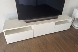 Weiss TV-Möbel mit viel Stauraum