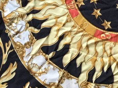 Foulard & Sciarpe: Schal mit Sternzeichen aus Seide – Usato da Schlieren venduto da Jeajet 8