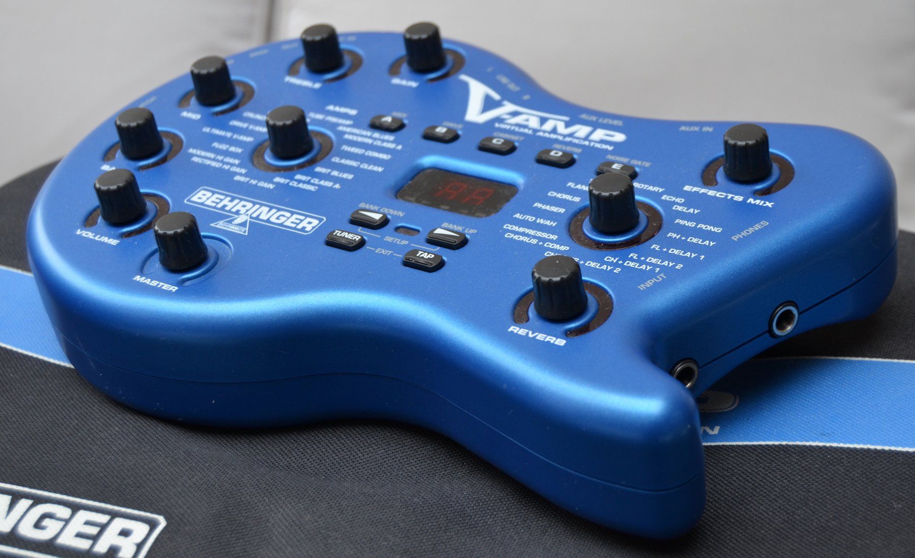 Behringer Strumenti musicali: Behringer V-AMP 2 Gitarreneffekt /effet de guitare processor – Usato da Collonges venduto da arashee 5
