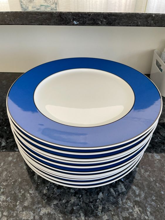 Teller Mit Blauem Rand