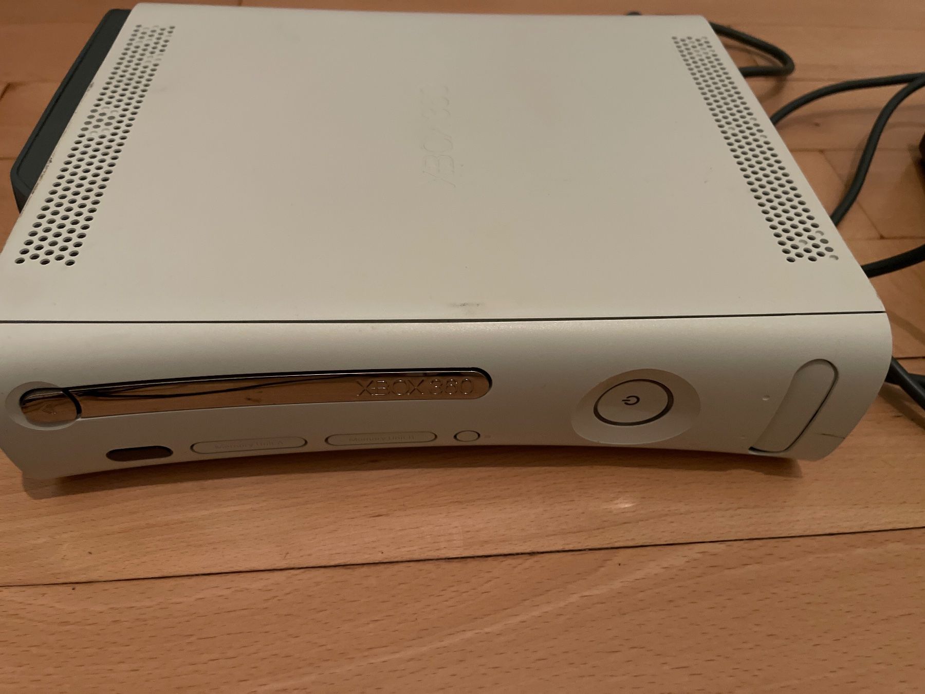 Microsoft Console: Xbox 360 Konsole mit 2 Controllern – Usato da Thun venduto da BanjoDan 1