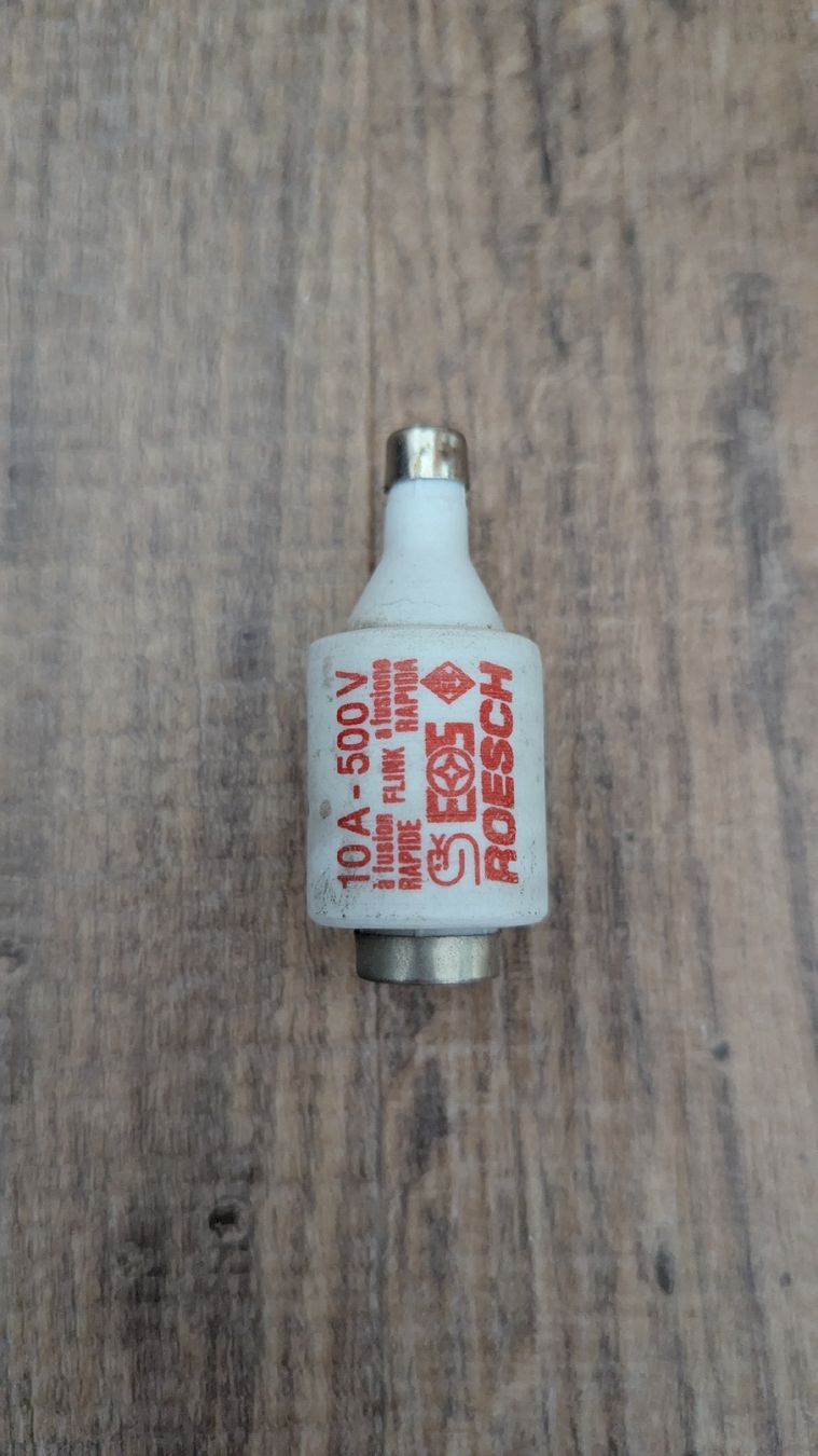 Componenti elettronici: Sicherungen, 10A-500V, Keramik – Usato da Waldstatt venduto da Flor-WB