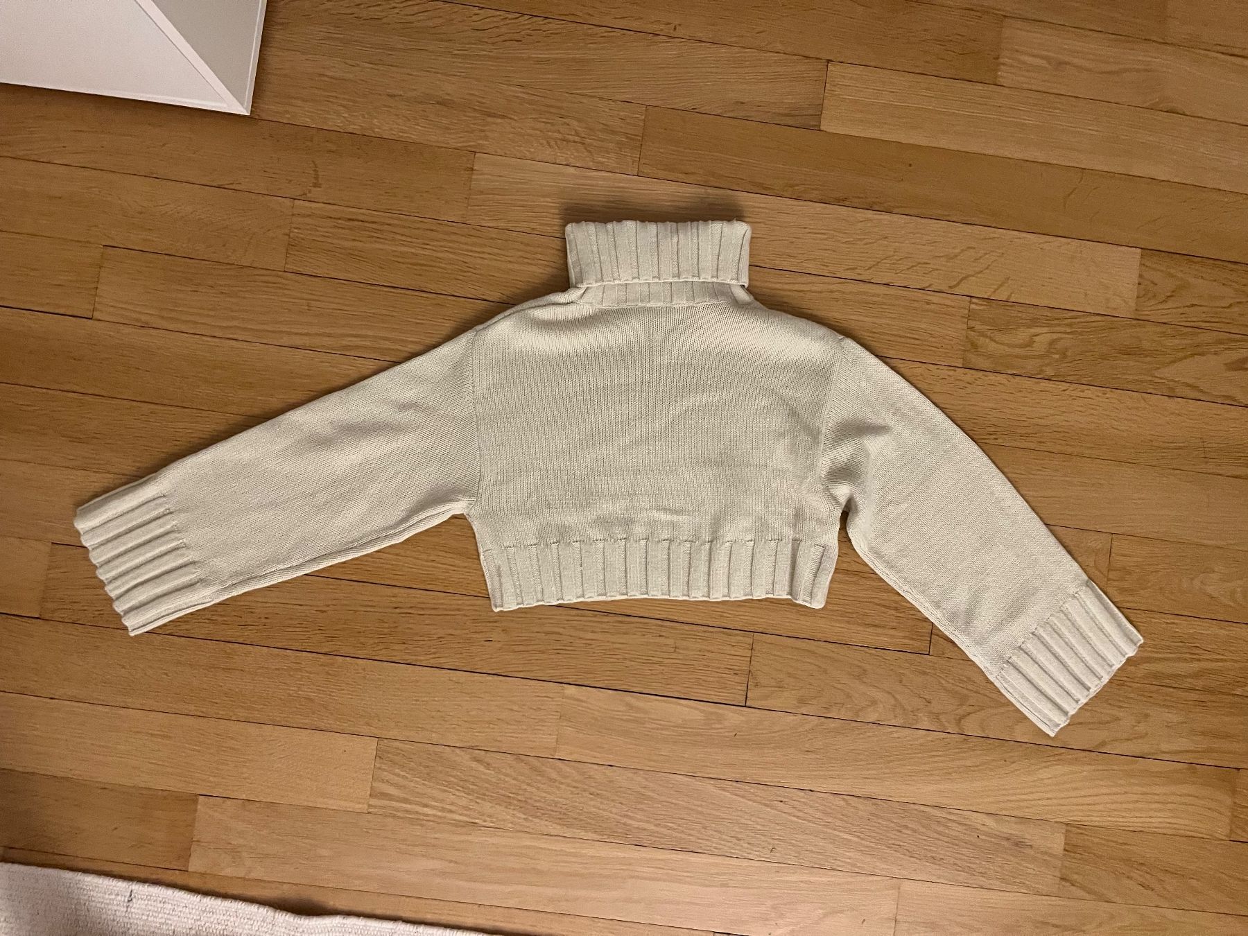 H&M Pullover & Sweatshirts: Pullover gestrickt Rollkragen cropped beige – Gebraucht aus Rüti ZH von sar_9gnw 1