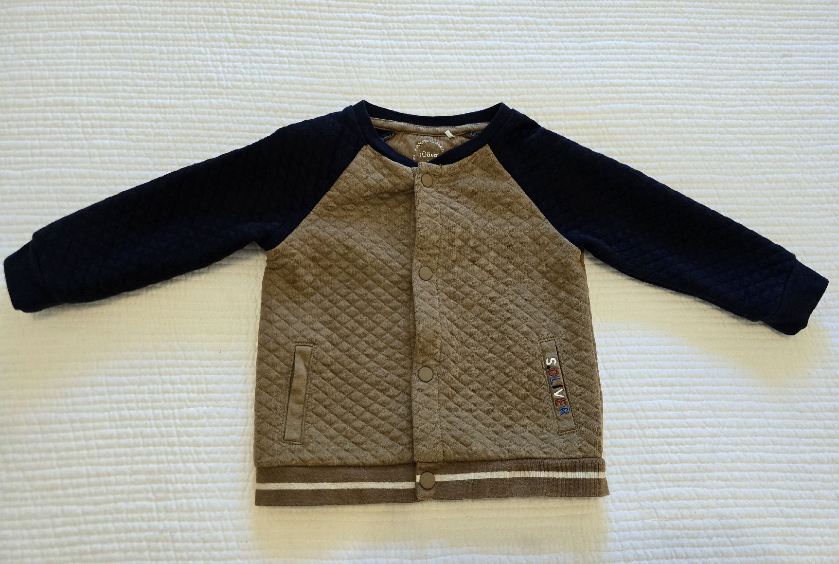 S.Oliver Giacche & Cappotti: Veste S.Oliver, taille 12 mois, peu portée – Nuovo (secondo la descrizione) da Genève venduto da cec_d6pg