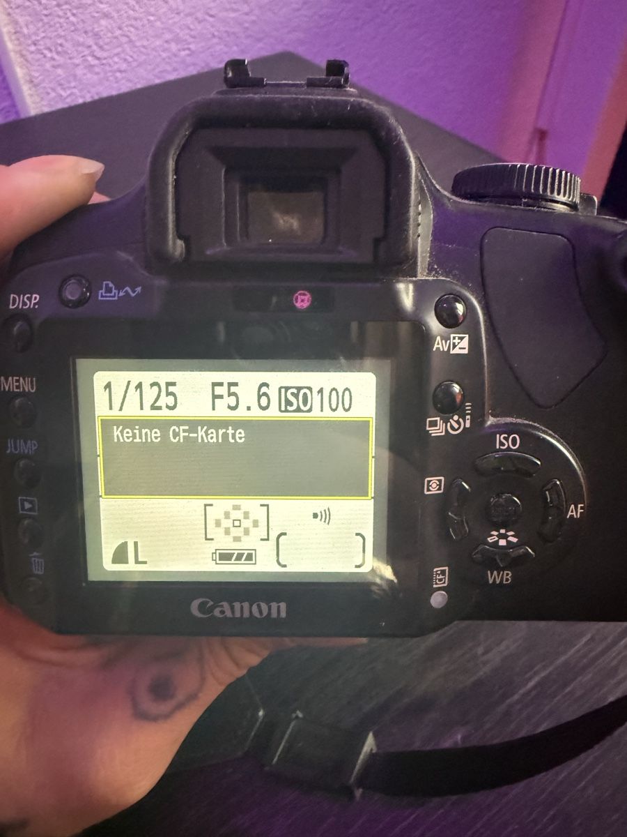 Canon Fotocamera: Canon EOS 500D Spiegelreflexkamera mit 18-55 Objektiv – Usato da St. Gallen venduto da MissLeah 3