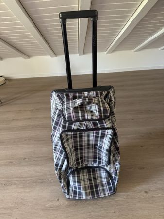 Reisetasche / Koffer Dakine mit Rollen kariert