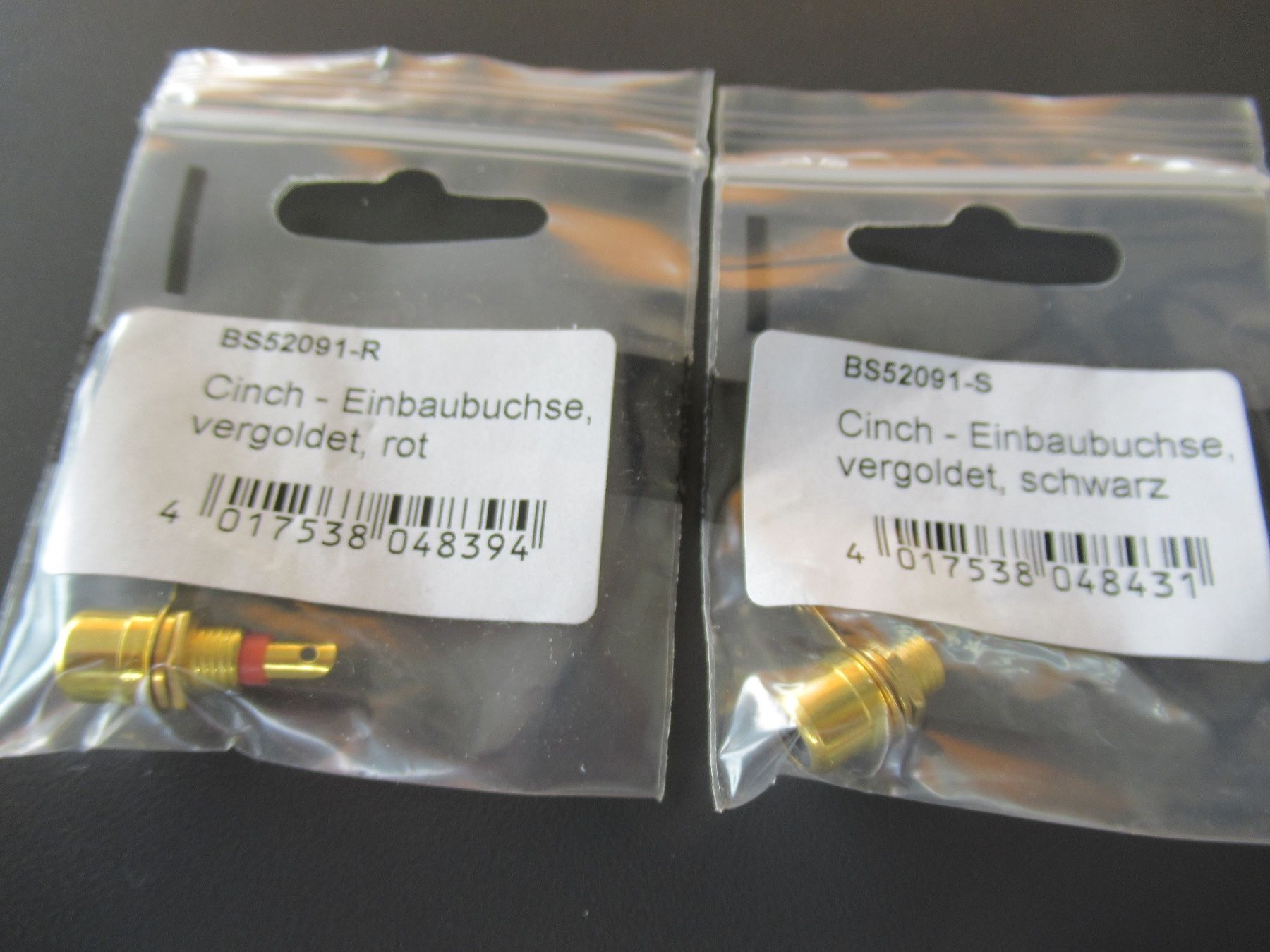 Kabel: 2 Stk. Cinch - Einbaubuchse, vergoldet – Neu und originalverpackt aus Obergösgen von cairn