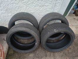 4x Winterreifen 225 40 R18