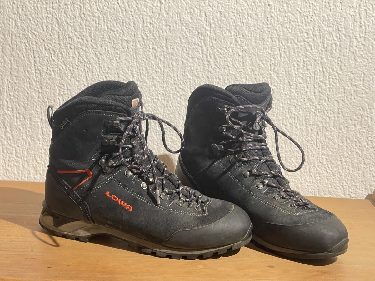 Lowa Scarpe da uomo: Lowa Goretex Wanderstiefel, Grösse 41 – Nuovo (secondo la descrizione) da St. Gallen venduto da Jgmuer
