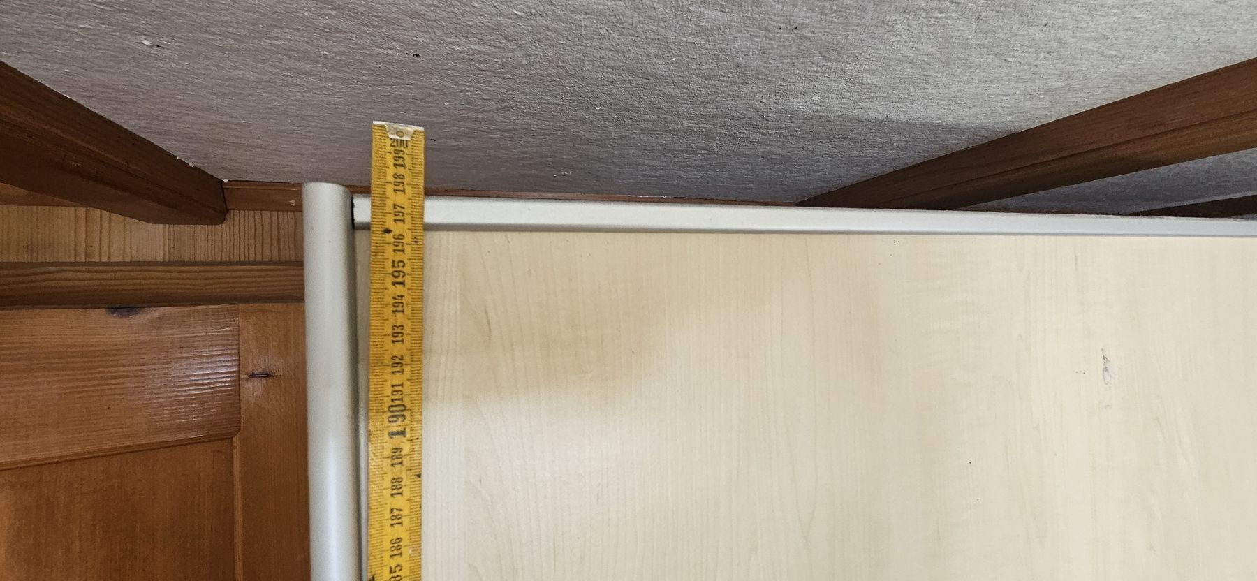 Armadi: Massiver Kleiderschrank – Usato da Belp venduto da Ginus85 7