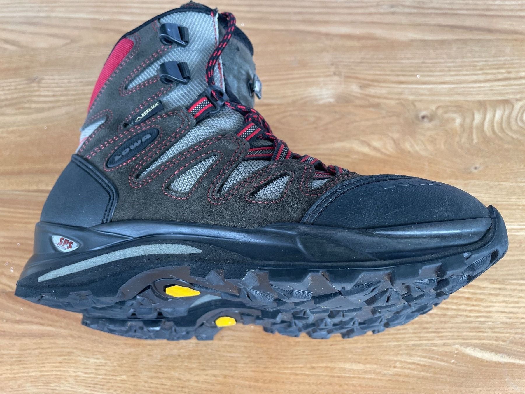 Lowa Scarpe da uomo: LOWA Wanderschuhe SPS – Usato da Zürich venduto da Dmbz