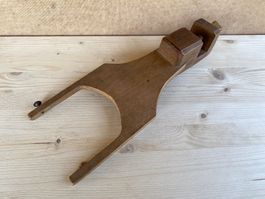 schöner antiker Mundharmonika-Halter aus Holz