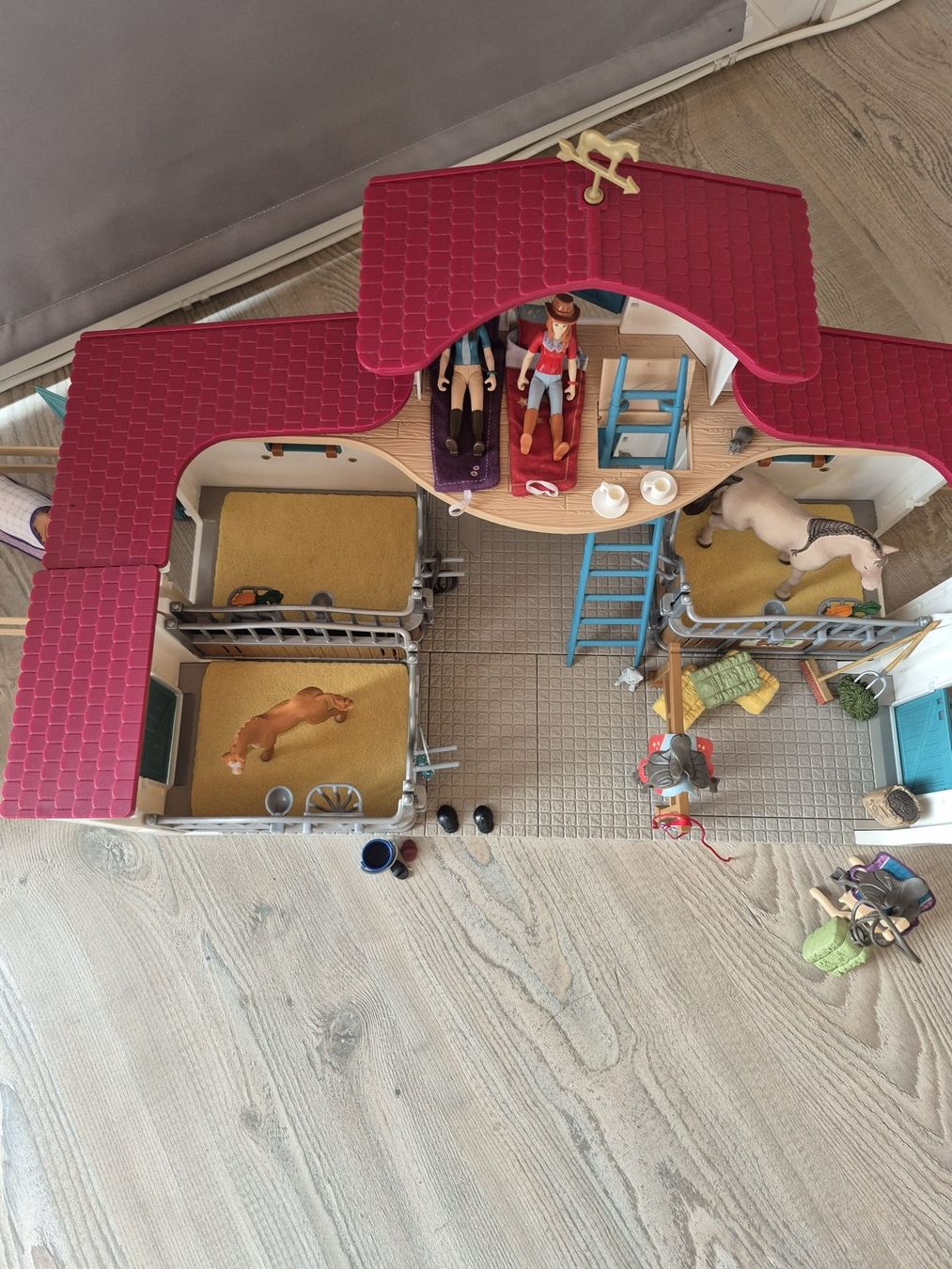 Schleich Spielzeuge: Schleich Reitstall – Gebraucht aus Wolfhalden von asp_9tgs