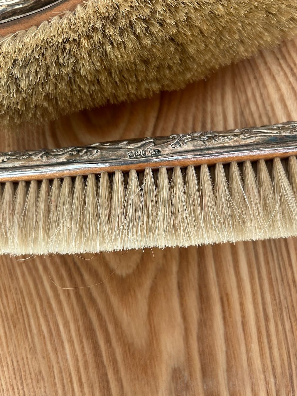 Altro per la cura dei capelli: Silver 925 backed brushset/Silbernes Toilettenset – Usato da Zollikon venduto da kmg1 4