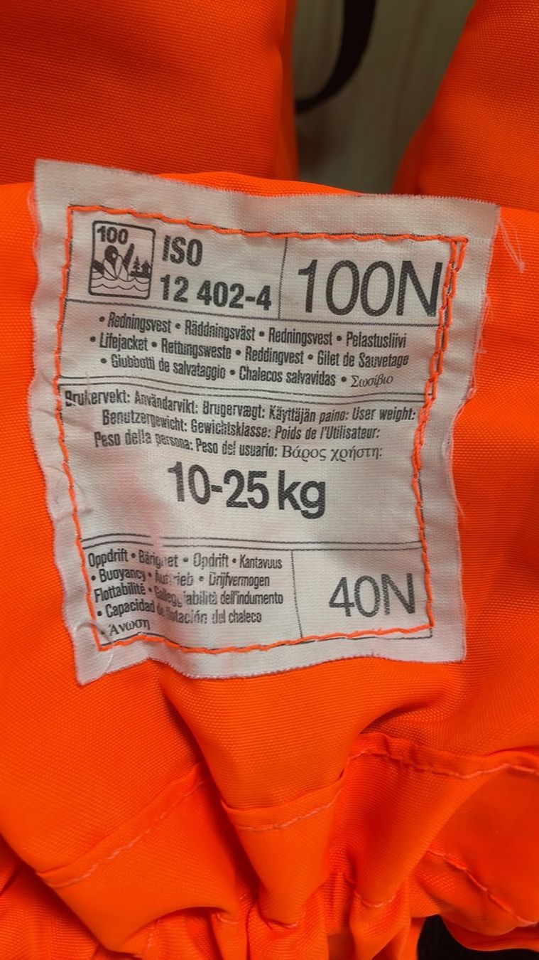 Helly Hansen Giubbotti di salvataggio: Schwimmweste Helly Hansen, Kinde 10-25 kg – Usato da Flums venduto da Inna77 2