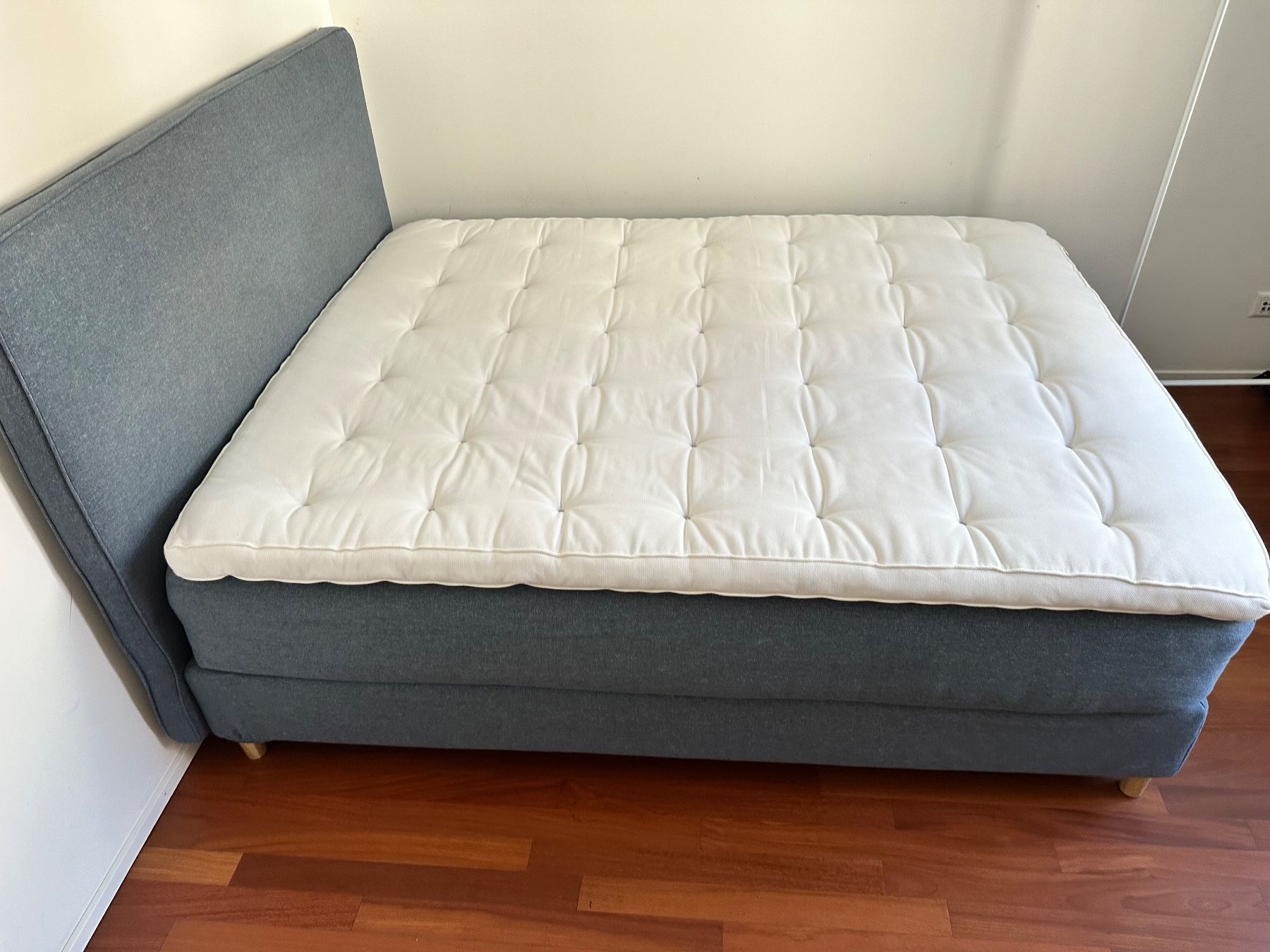 Ikea Letti: Ikea Boxspring Bett - ESPEVÄR / VÅGSTRANDA / TUSTNA – Usato da Zürich venduto da Mishimi 1