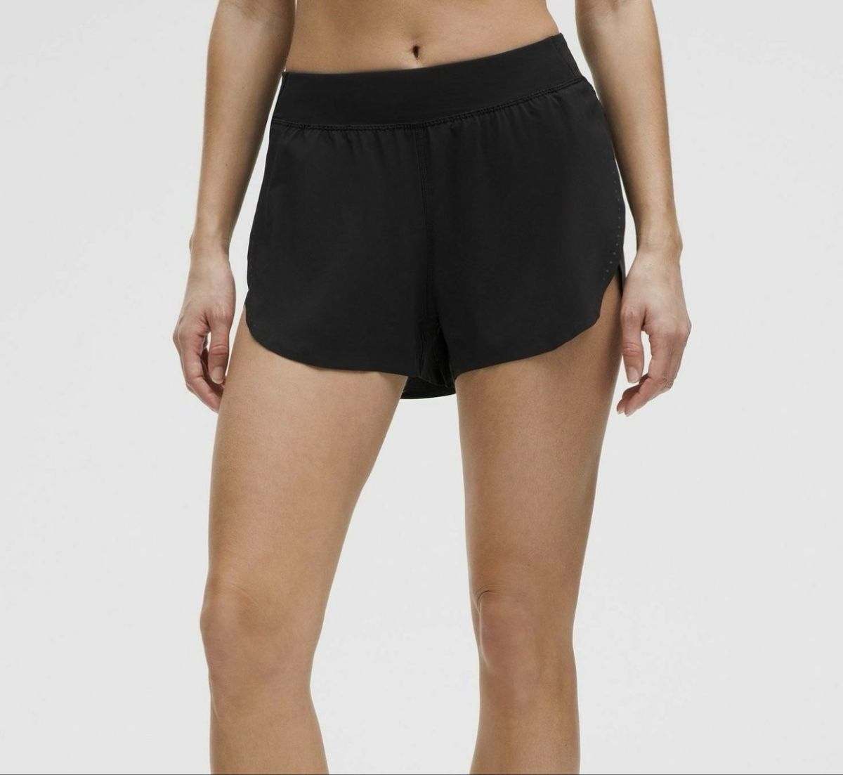 Lululemon Pantaloni: Lululemon Shorts  – Nuovo (secondo la descrizione) da Luzern venduto da Itsclaire 5