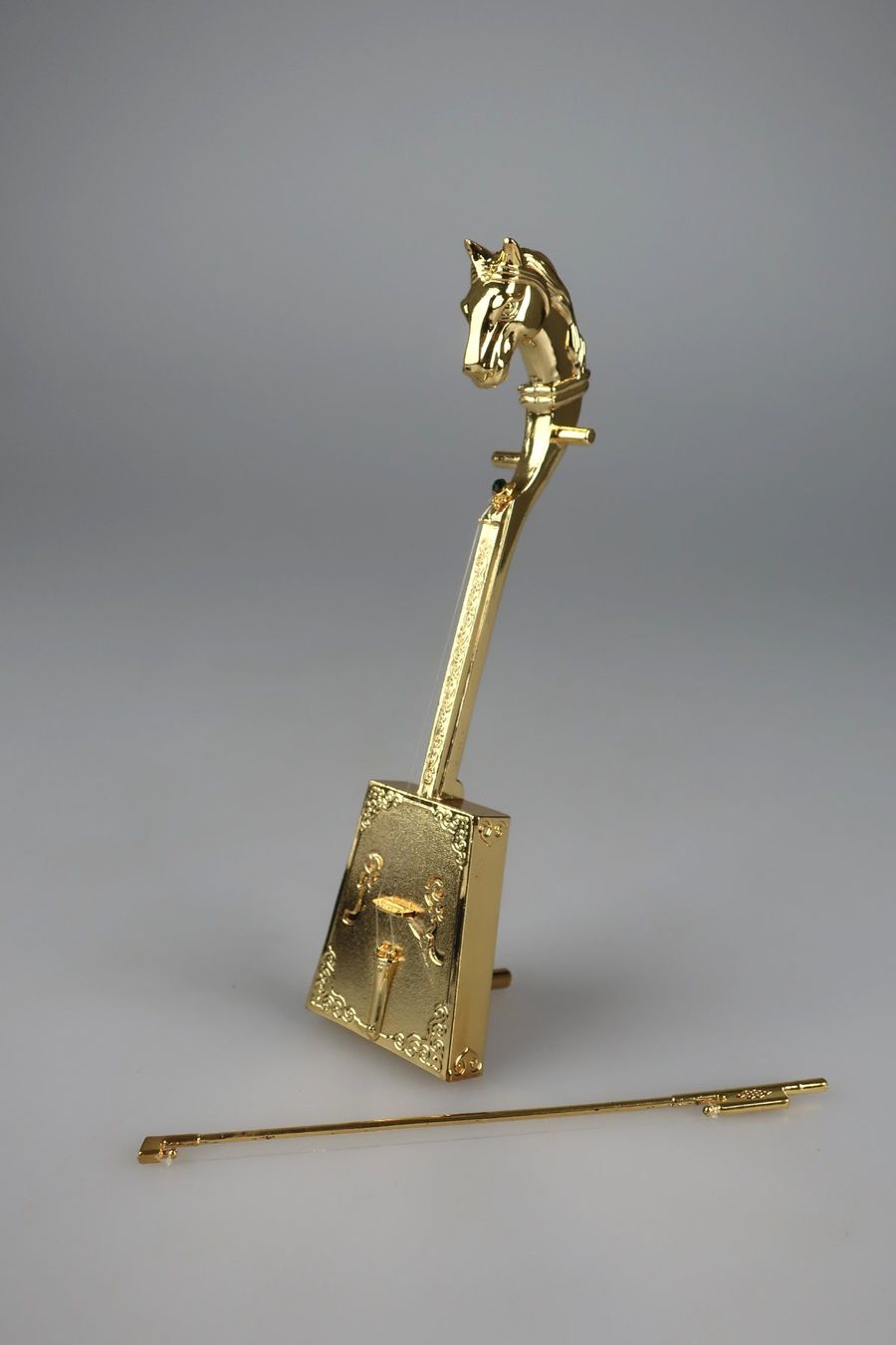 Statuette: Modell einer Morin Khuur Pferdekopfgeige – Usato da Volketswil venduto da brockipfannenstil