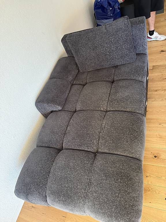 Sofas: Gratis Sofa  – D'occasion à Zürich par Arya2023. 2