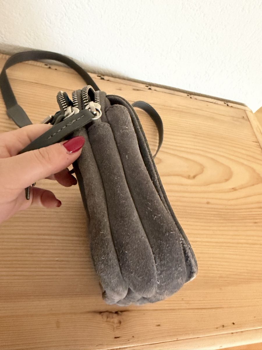 Liebeskind Borse da donna: Liebeskind Berlin Wildleder Tasche - Grau – Usato da Langnau am Albis venduto da Schneeflocke92 7