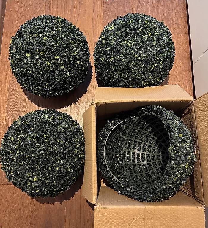 Tutte le decorazioni: 4 x Buchsbaumkugeln, Deko Garten Kugeln 35cm – Nuovo e nell'imballaggio originale da Kallnach venduto da Claudia0148 4