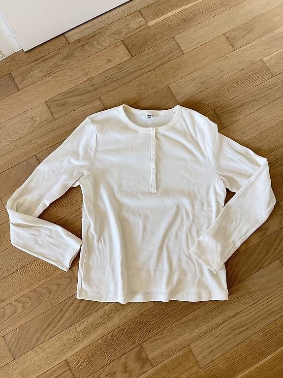 Uniqlo T-shirts: Henley Tee uniqlo – Neuf (Voir description) à Koblenz par sam9et_