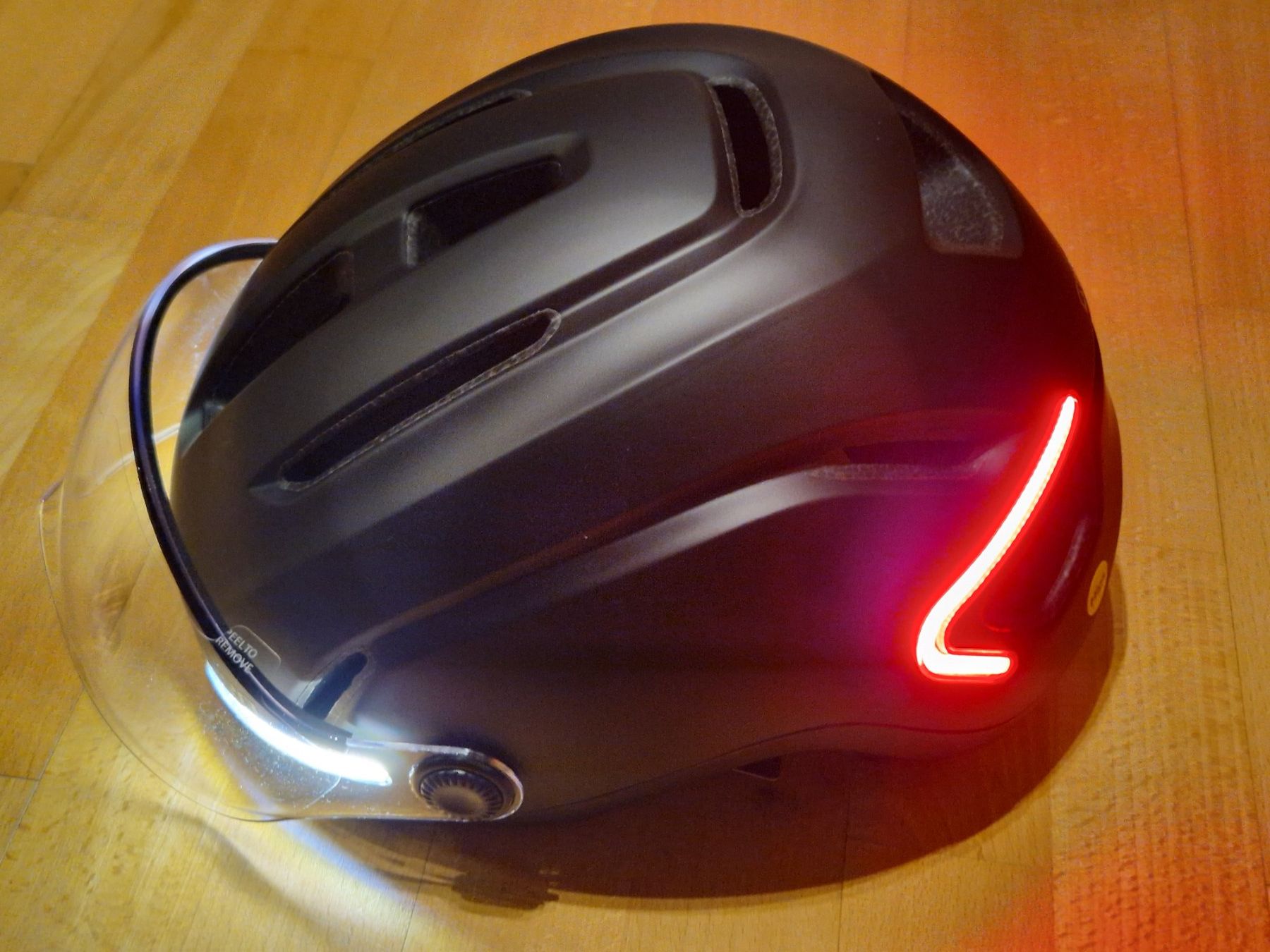 Fahrradhelm grau mit Visier /Licht Blinkerfunkt. Gr.L NEU (Neuf (Voir ...