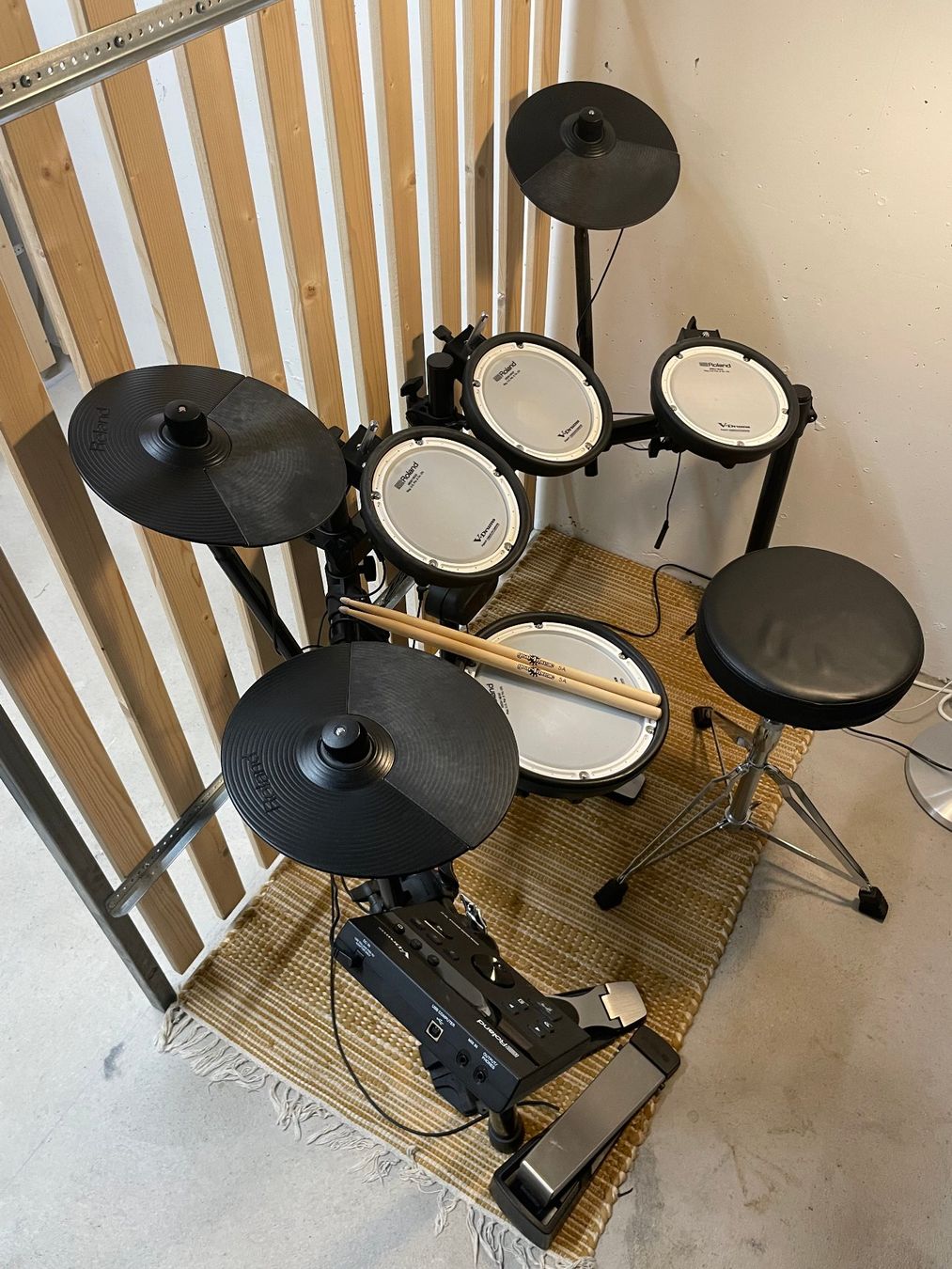 Roland Strumenti musicali: Roland TD-07 DMK electronic drumkit – Usato da Zürich venduto da vilhjalmr