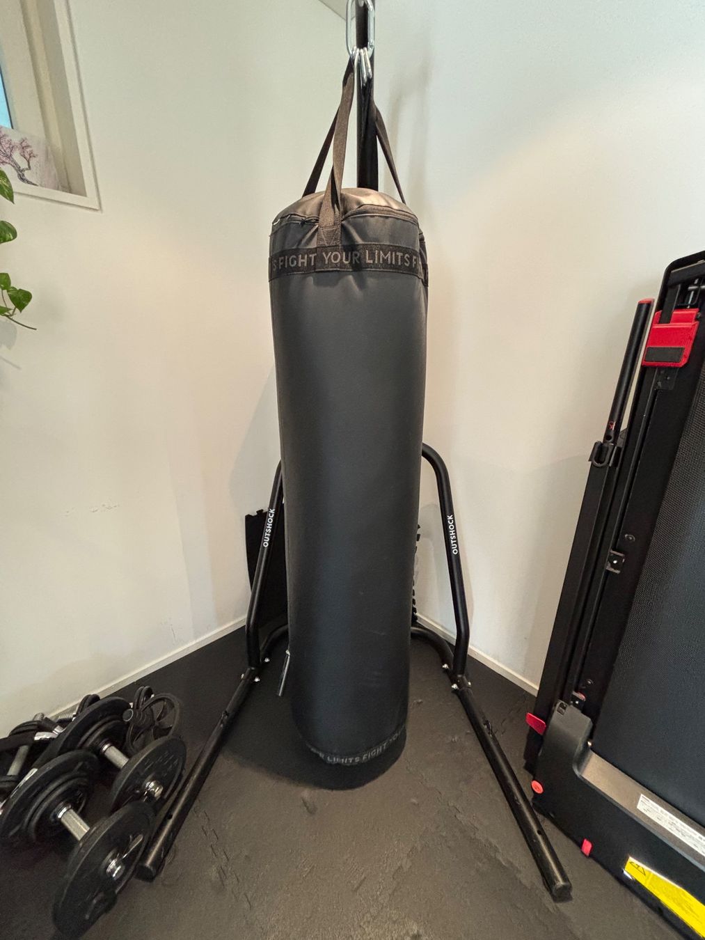 Decathlon Sacchi da boxe: Outshock Punching-Bag 900 + Boxhandschuhen + Boxsackständer – Nuovo (secondo la descrizione) da Meggen venduto da BookRevivals