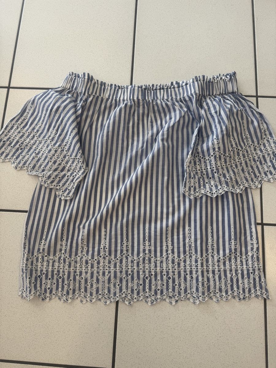 H&M T-Shirts: Top a righe H&M con ricami taglia 38 – Gebraucht aus Grono von tes_6t5v
