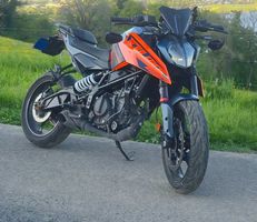 KTM Duke 125 Jg. 2024 mit Kurven ABS
