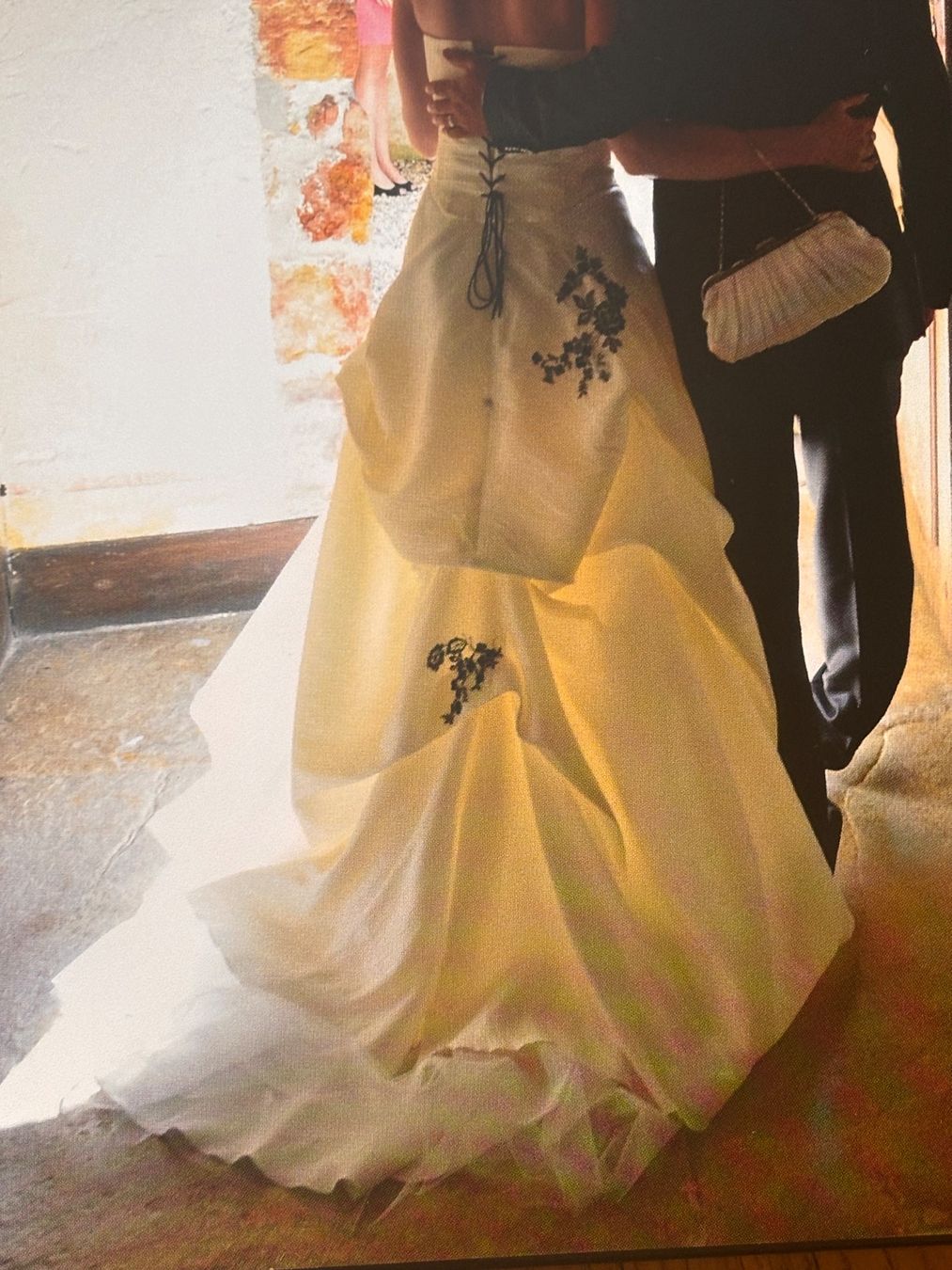 Kleider: Robe de mariée blanche & broderies noires – Gebraucht aus Lausanne von mel2dreams 2